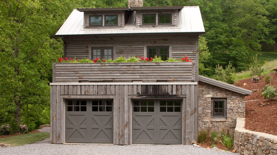 Farmhouse-stil Wood Garage Door