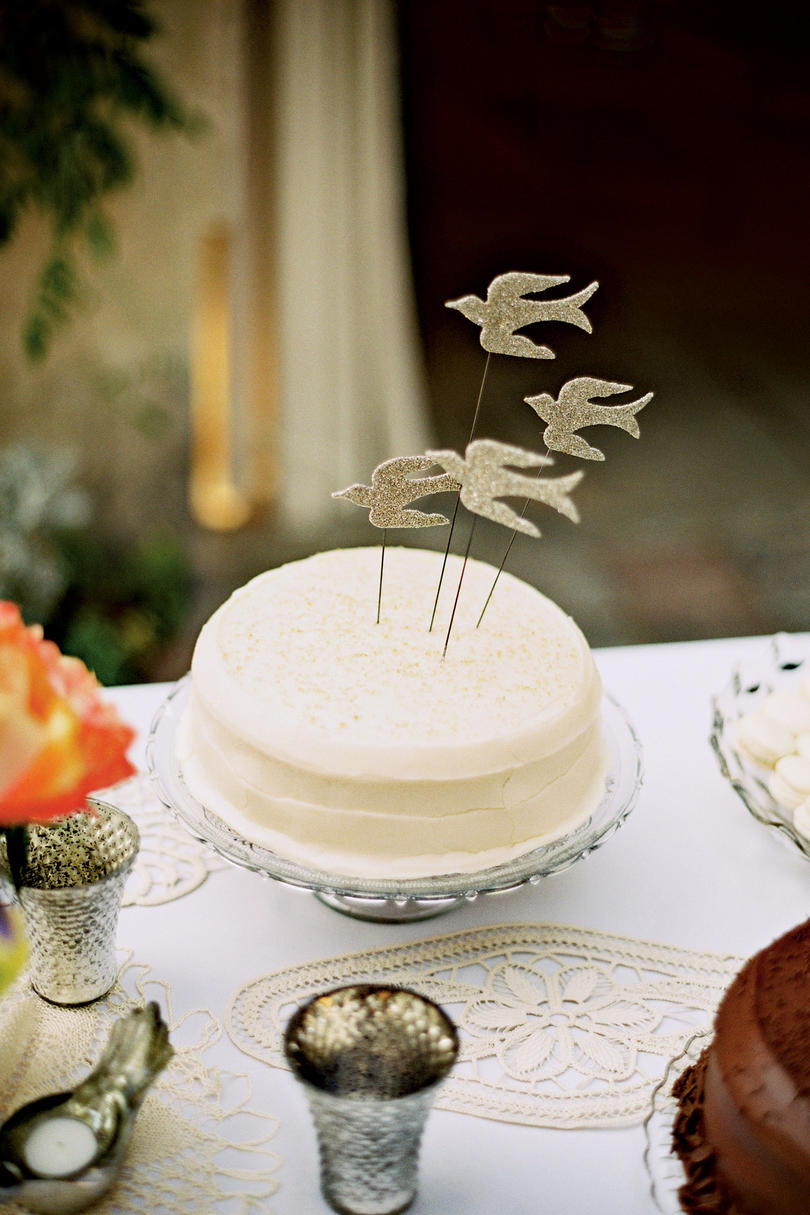 Cukr Dove Wedding Cake 