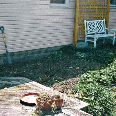 قبل photo of a backyard with no landscaping in place