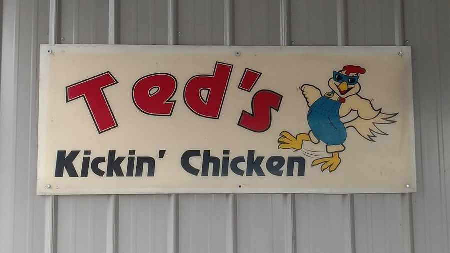 Ted je Famous Chicken Sign