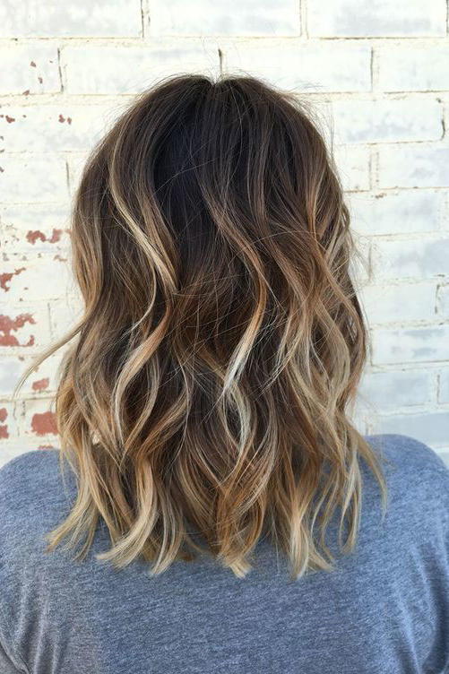 Temný Brown Lob with Buttery Blonde Balayage 