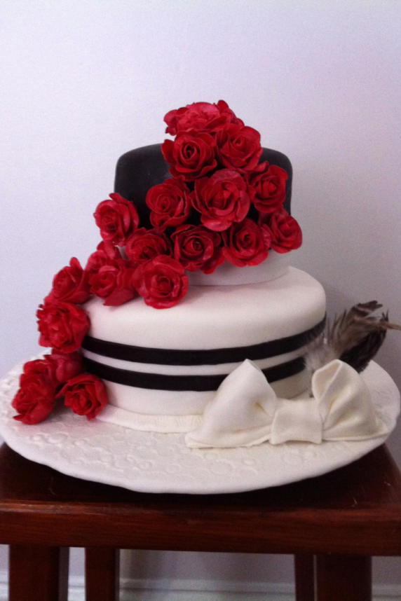 Rosa Derby Hat Cake