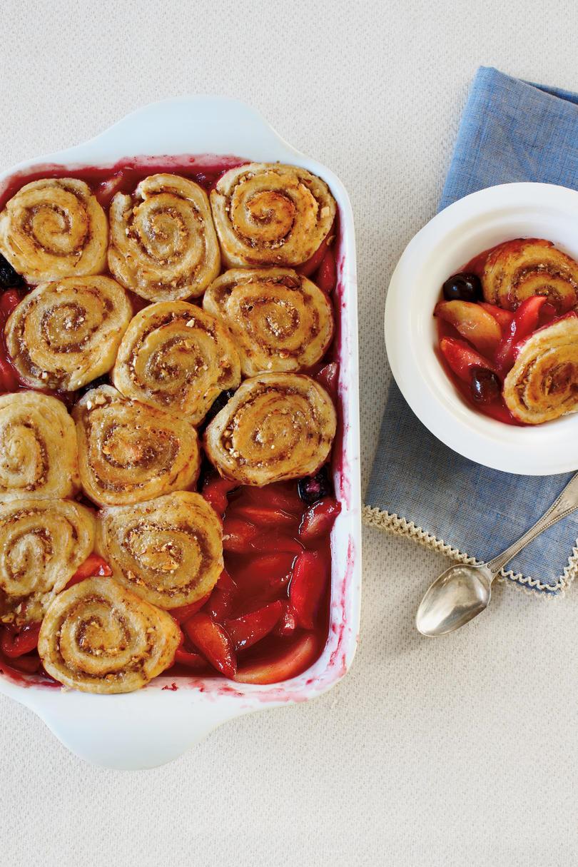 الإسكافي Recipes: Apple-Cherry Cobbler with Pinwheel Biscuits