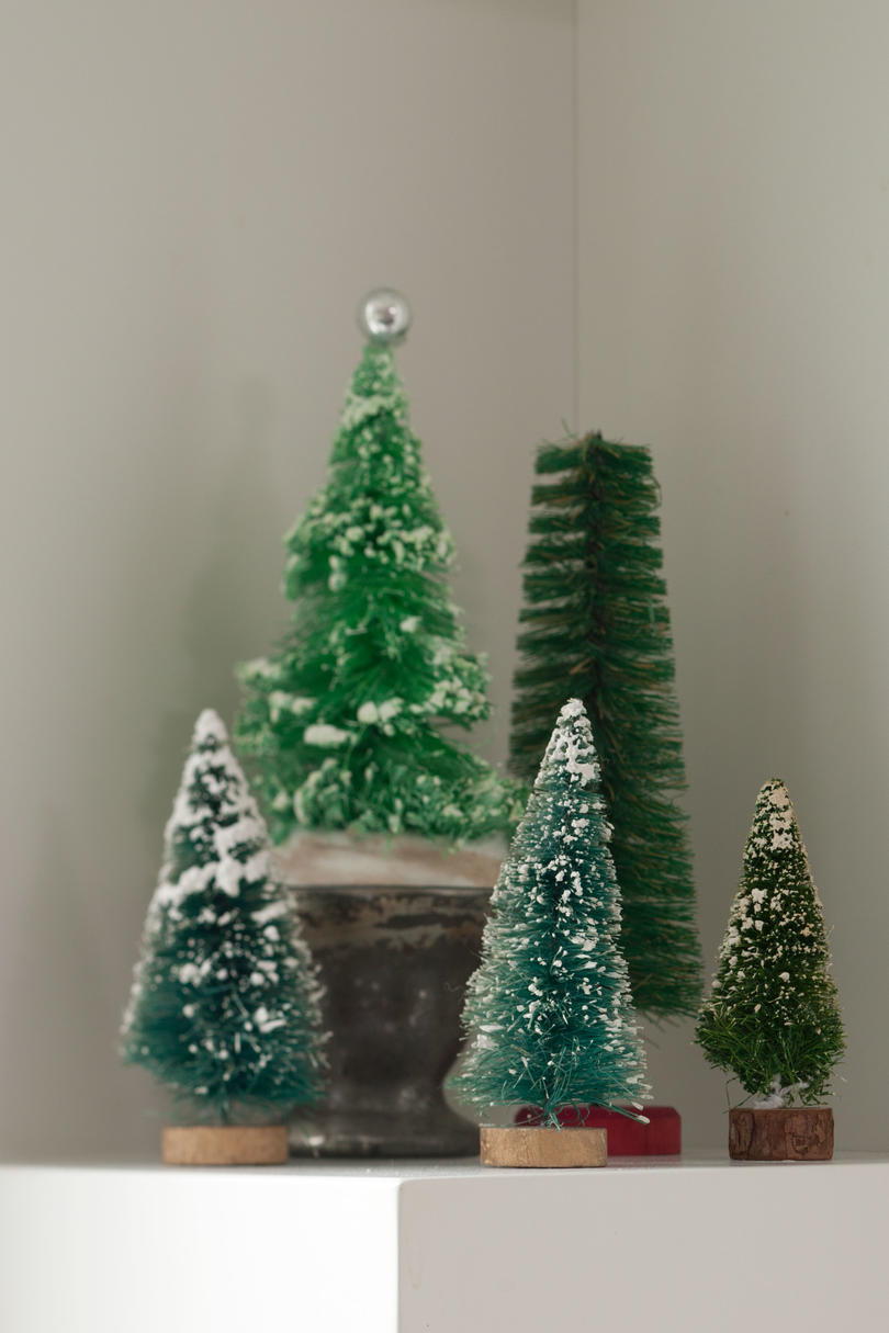 ヴィンテージ Christmas Decorations: Bottlebrush Christmas Trees