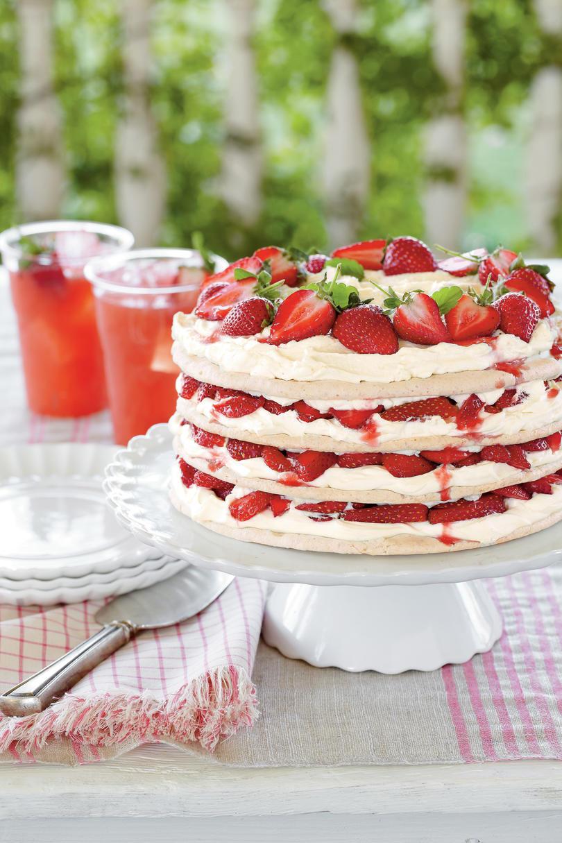 Čerstvý Strawberry Meringue Cake Recipe