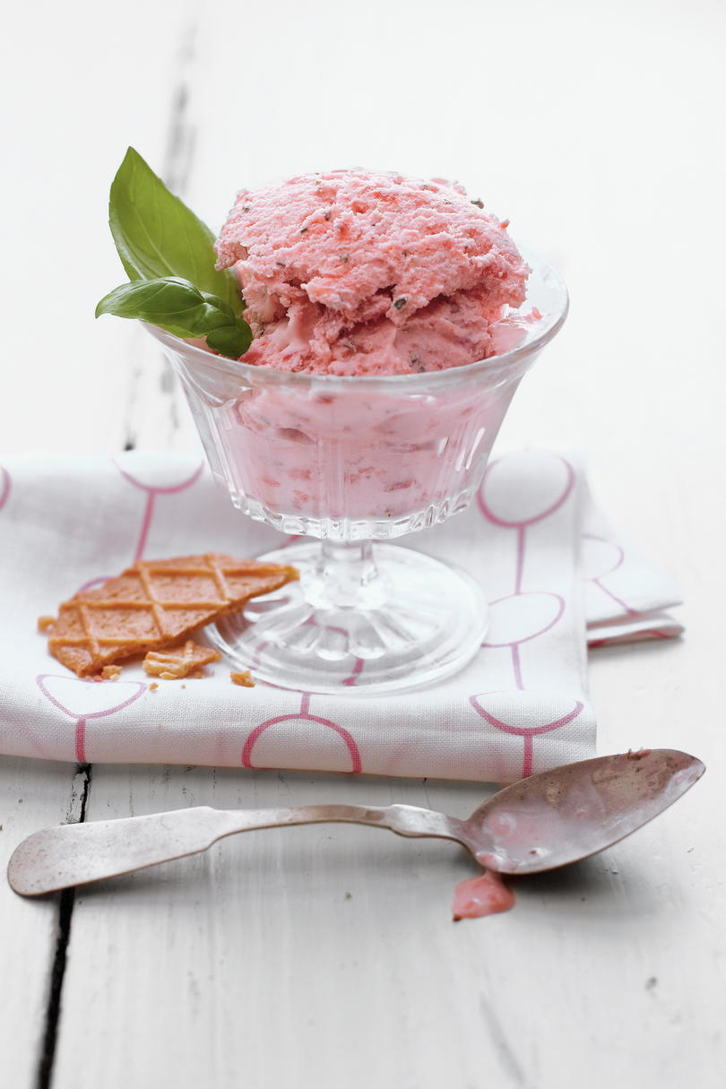 Strawberry-Basil Frozen Yogurt Recipe