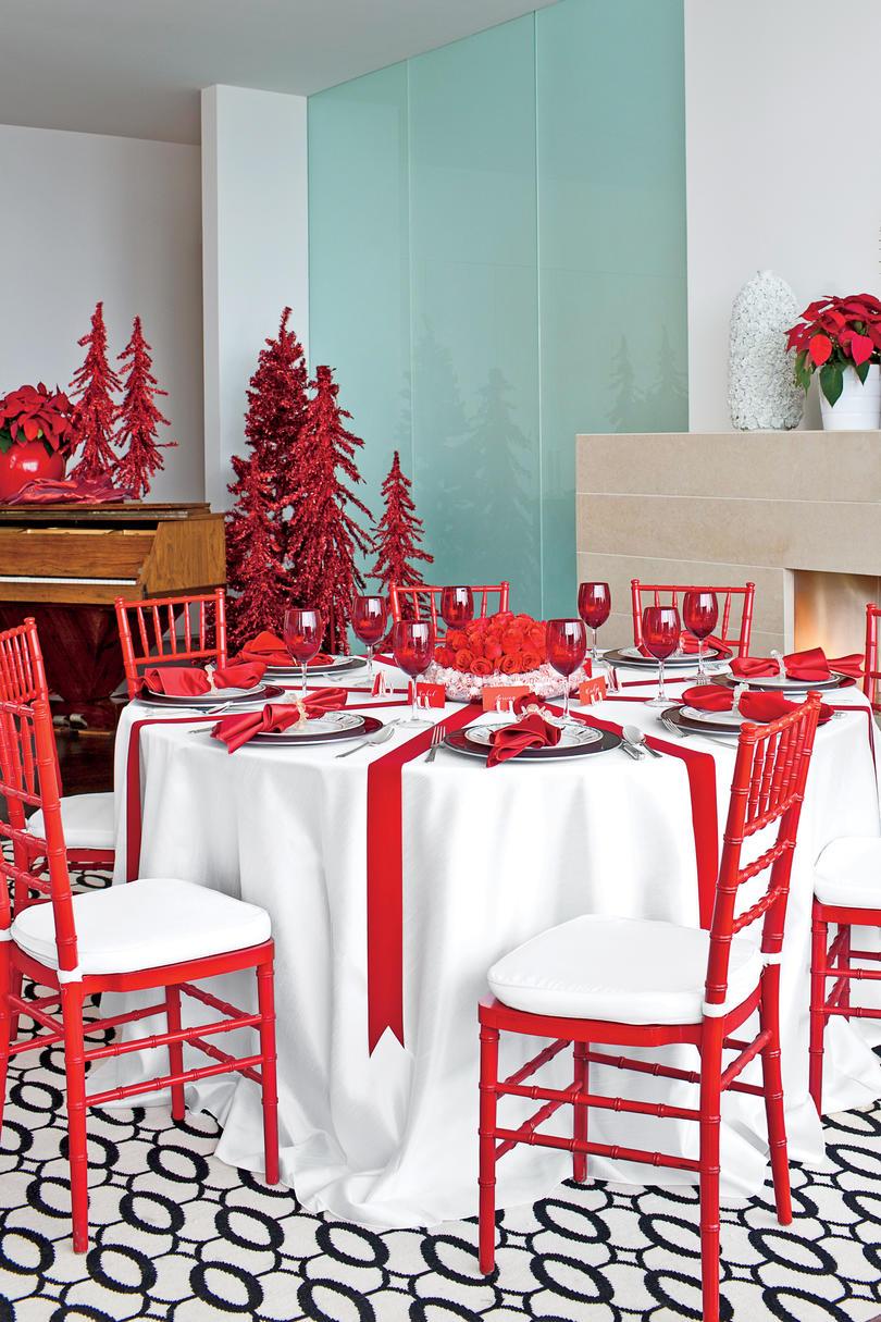 червен and White Christmas Table Decorating