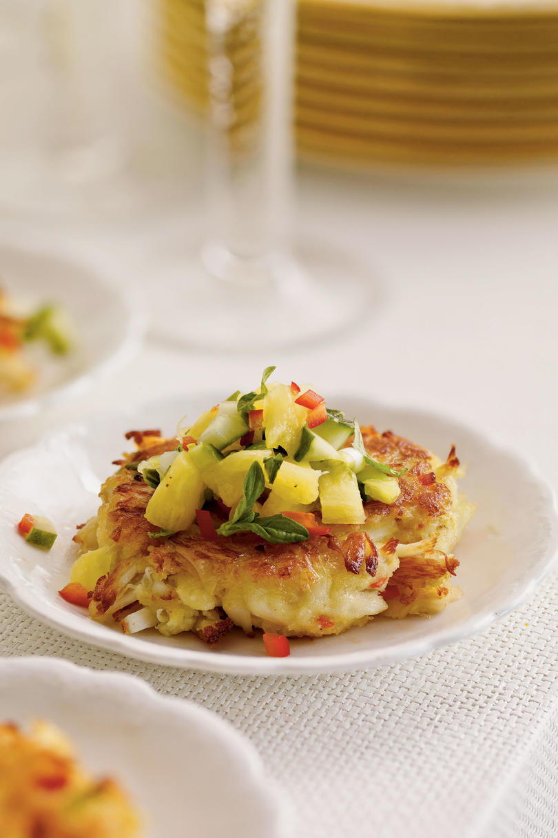 مصغرة Crab Cakes with Pineapple-Cucumber Salsa
