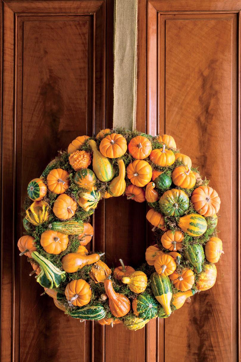 خلق a DIY Gourd Wreath