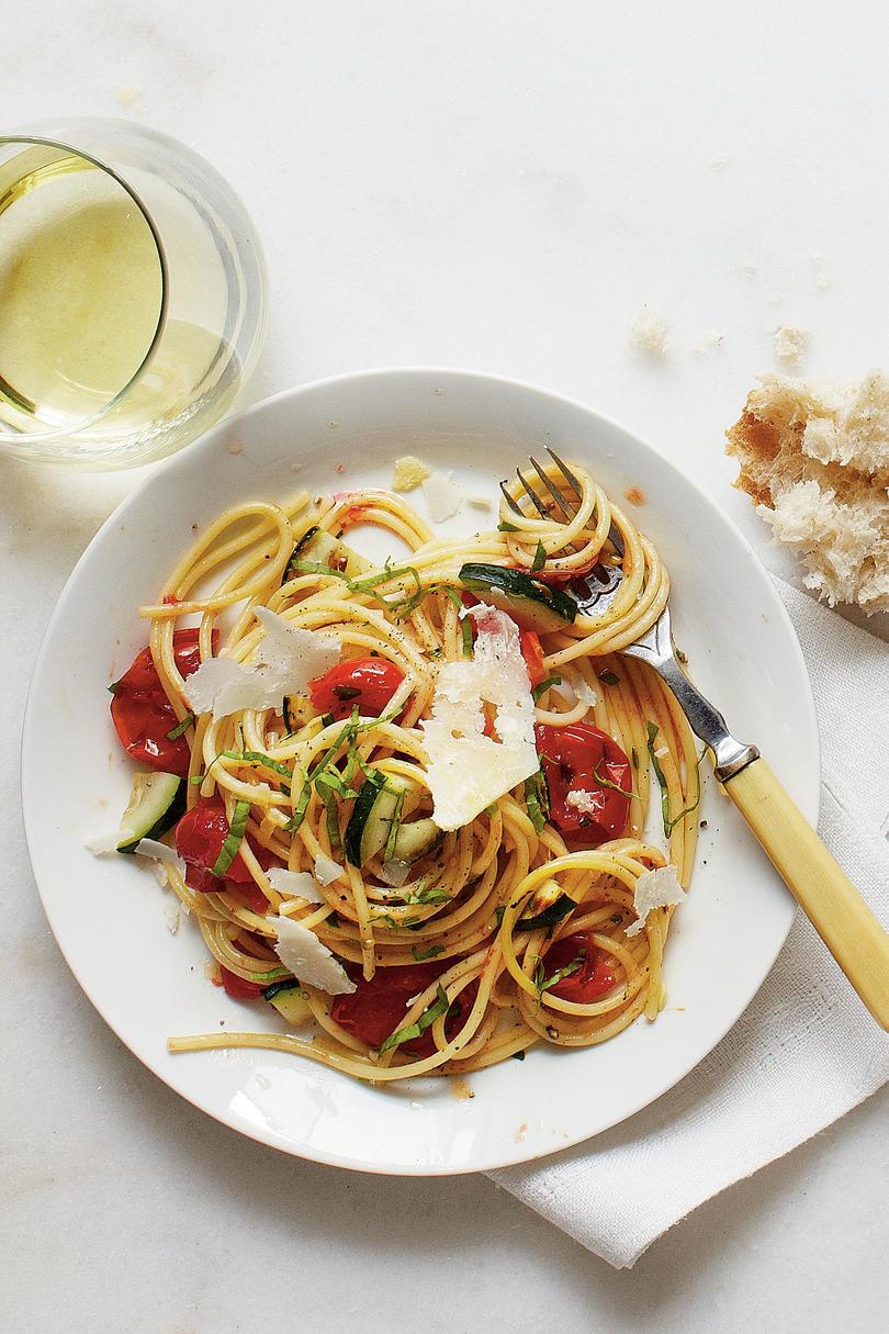 バースト Tomato and Herb Spaghetti Recipe