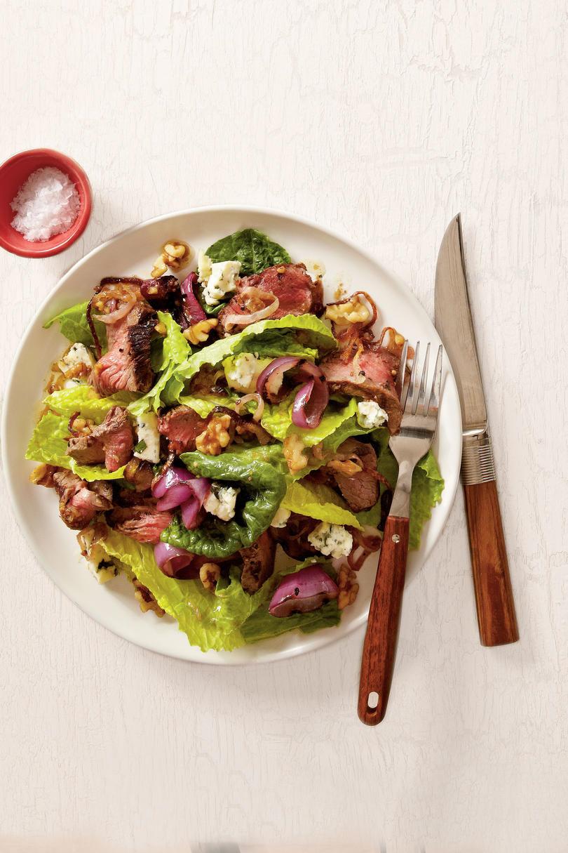 مشوي Steak Salad with Walnut Dressing