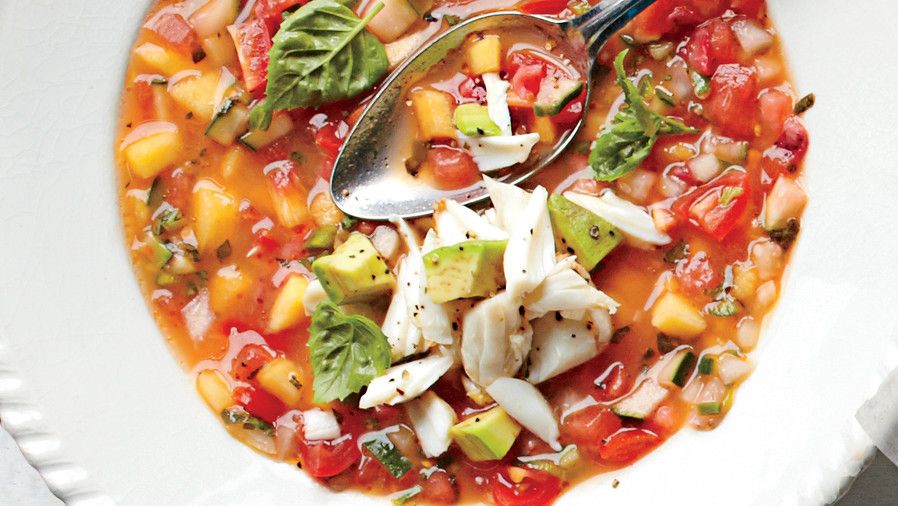 Sommer Gazpacho with Avocado West Indies Salad 