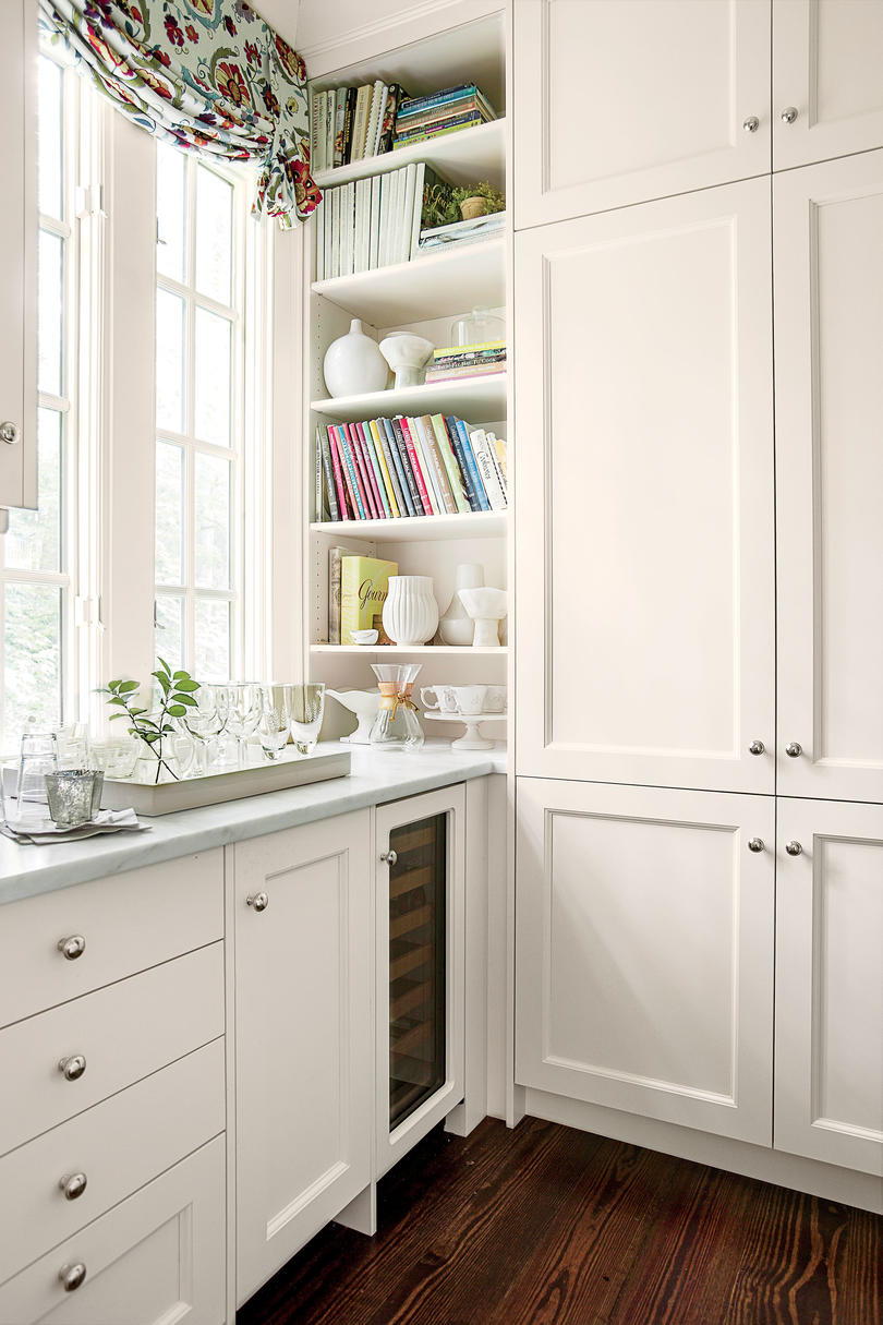 The Details: Floor-To-Ceiling Storage