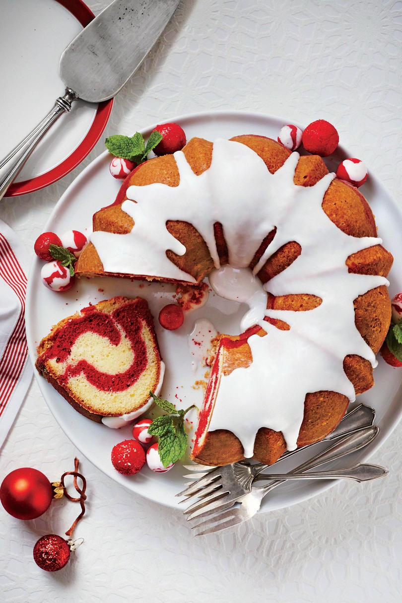 Červené Velvet Marble Bundt Cake