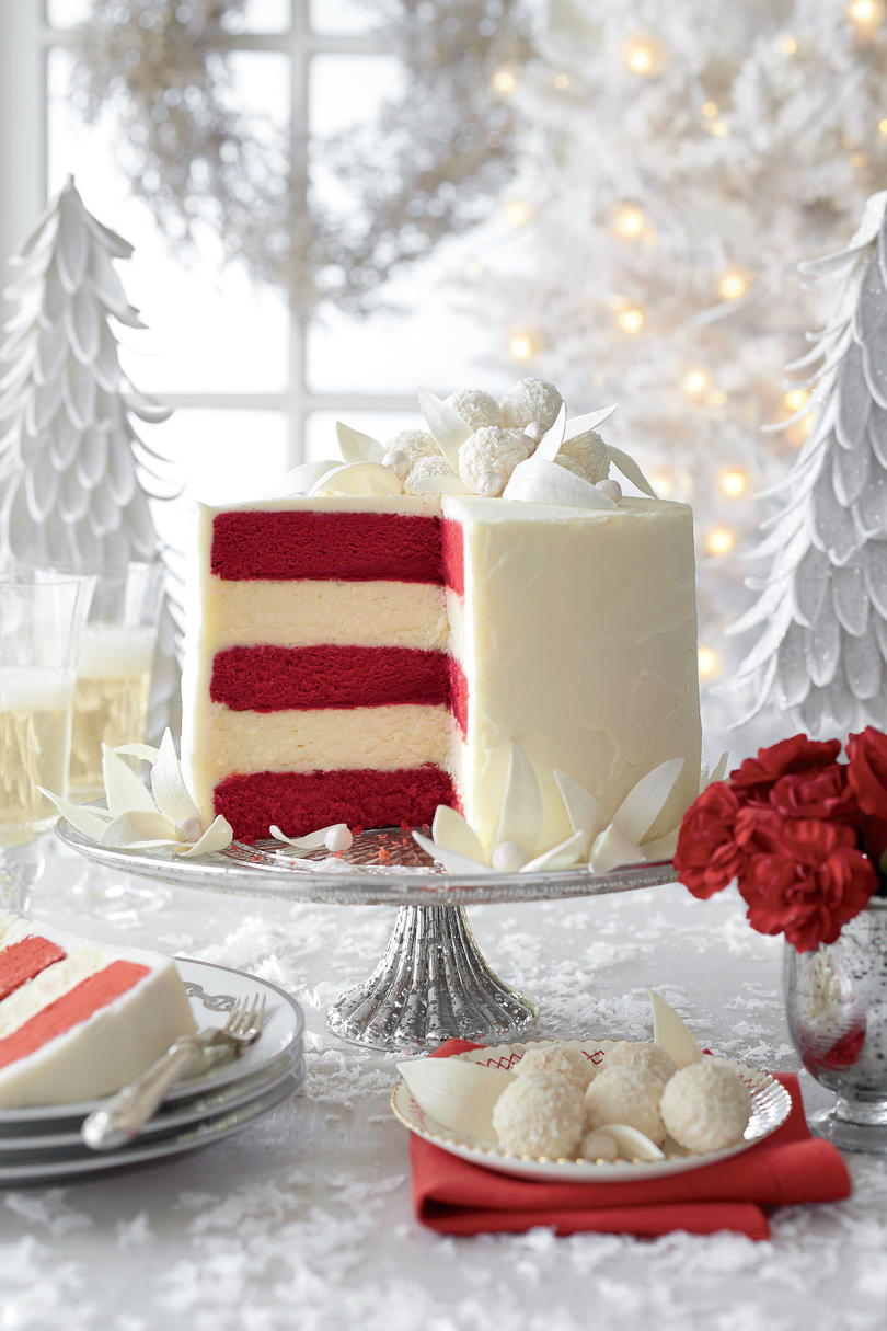червен Velvet-White Chocolate Cheesecake