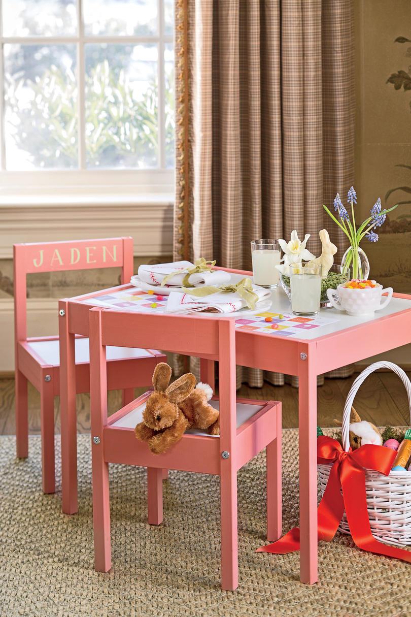 طفل's Easter Table