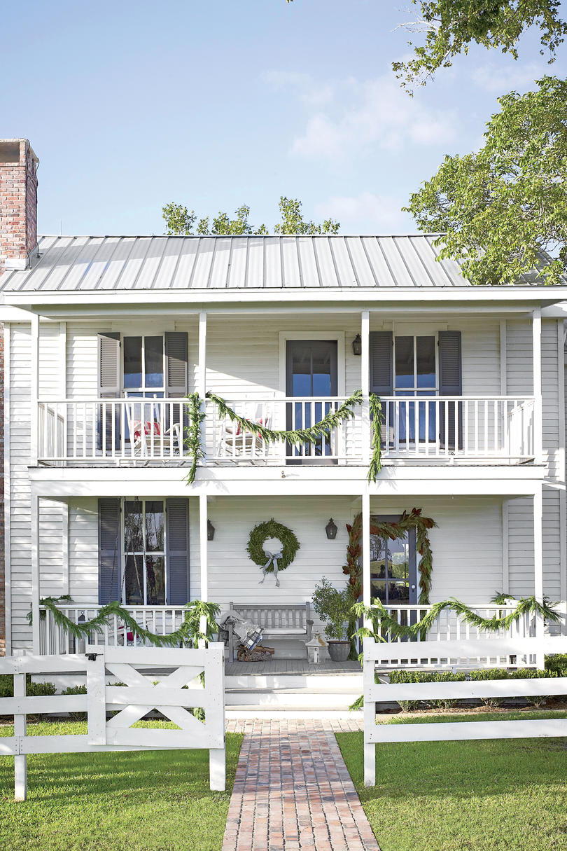 Blanco Farmhouse with Christmas Wreath