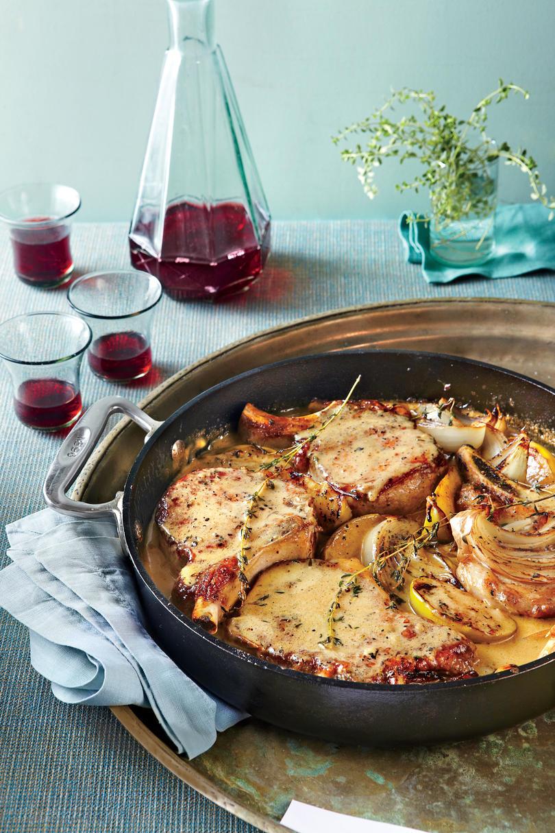 Pánev Pork Chops with Apples and Onions