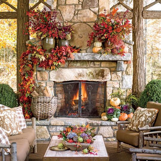 Al aire libre Fireplace with Fall Garland 