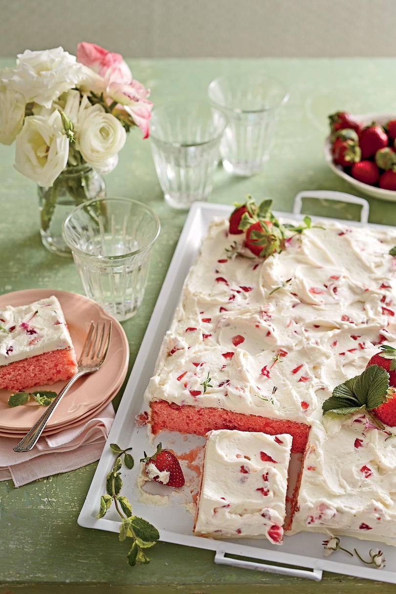 Jordbær-og-Cream Sheet Cake