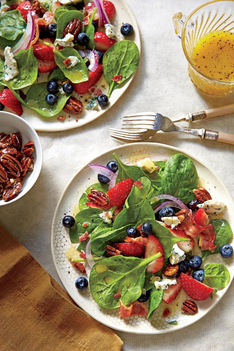 سبانخ Salad with Honey Dressing and Honeyed Pecans