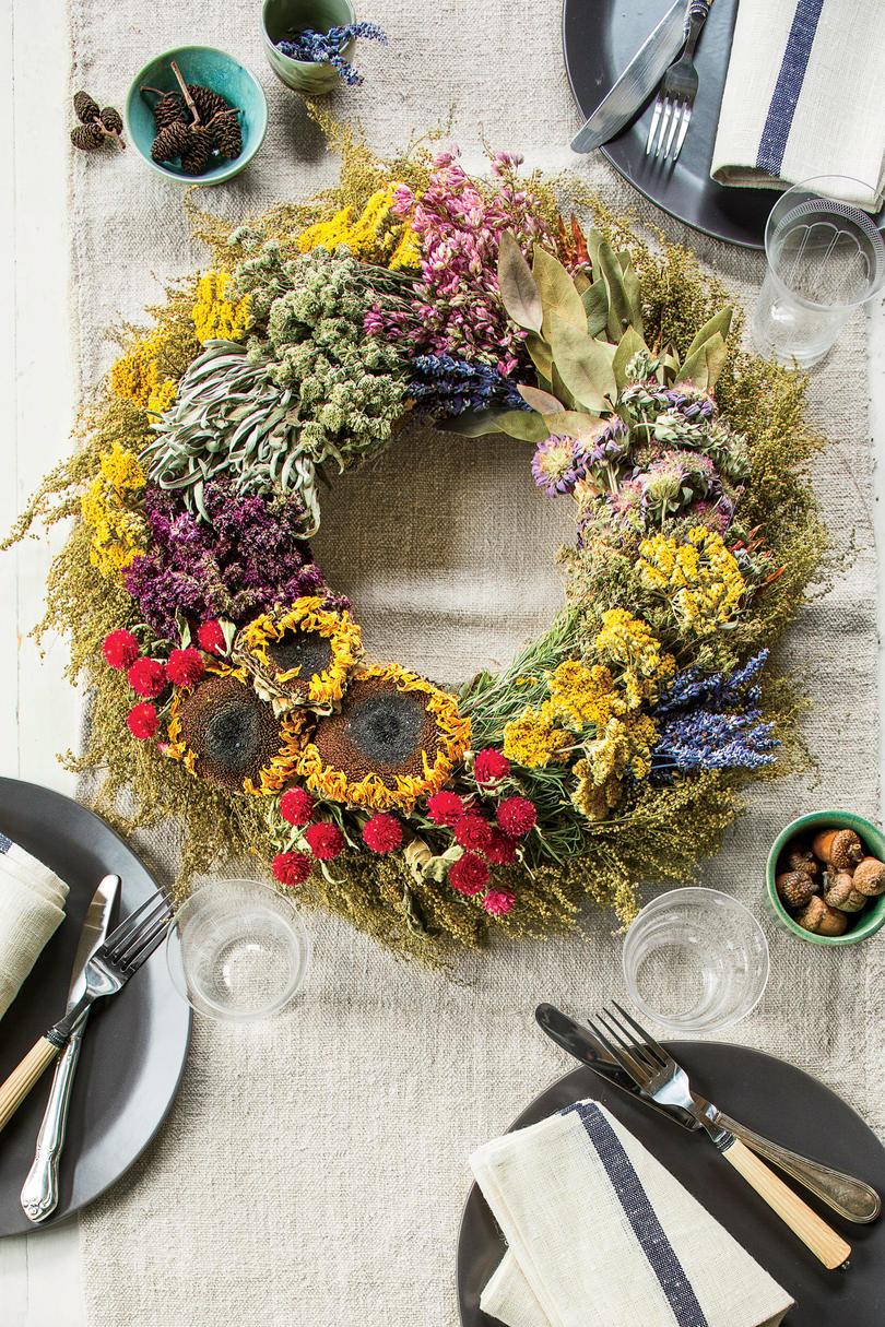 秋 Wreath with Dried Flowers and Herbs