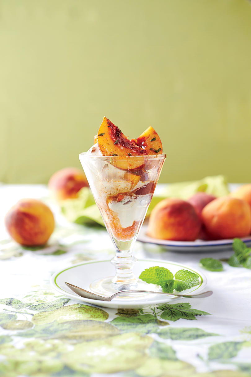 , смачкано Peaches with Ancho-Cinnamon Sugar