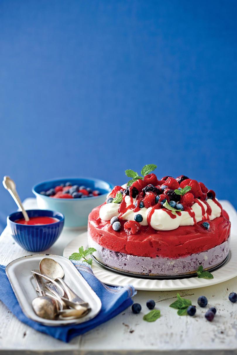 赤， White, and Blue Ice-Cream Cake