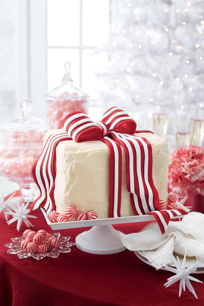 бял Cake with Peppermint Icing