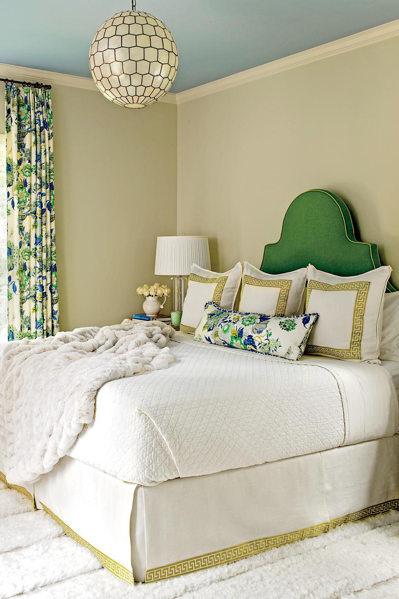 Dominar Bedroom with Green Headboard