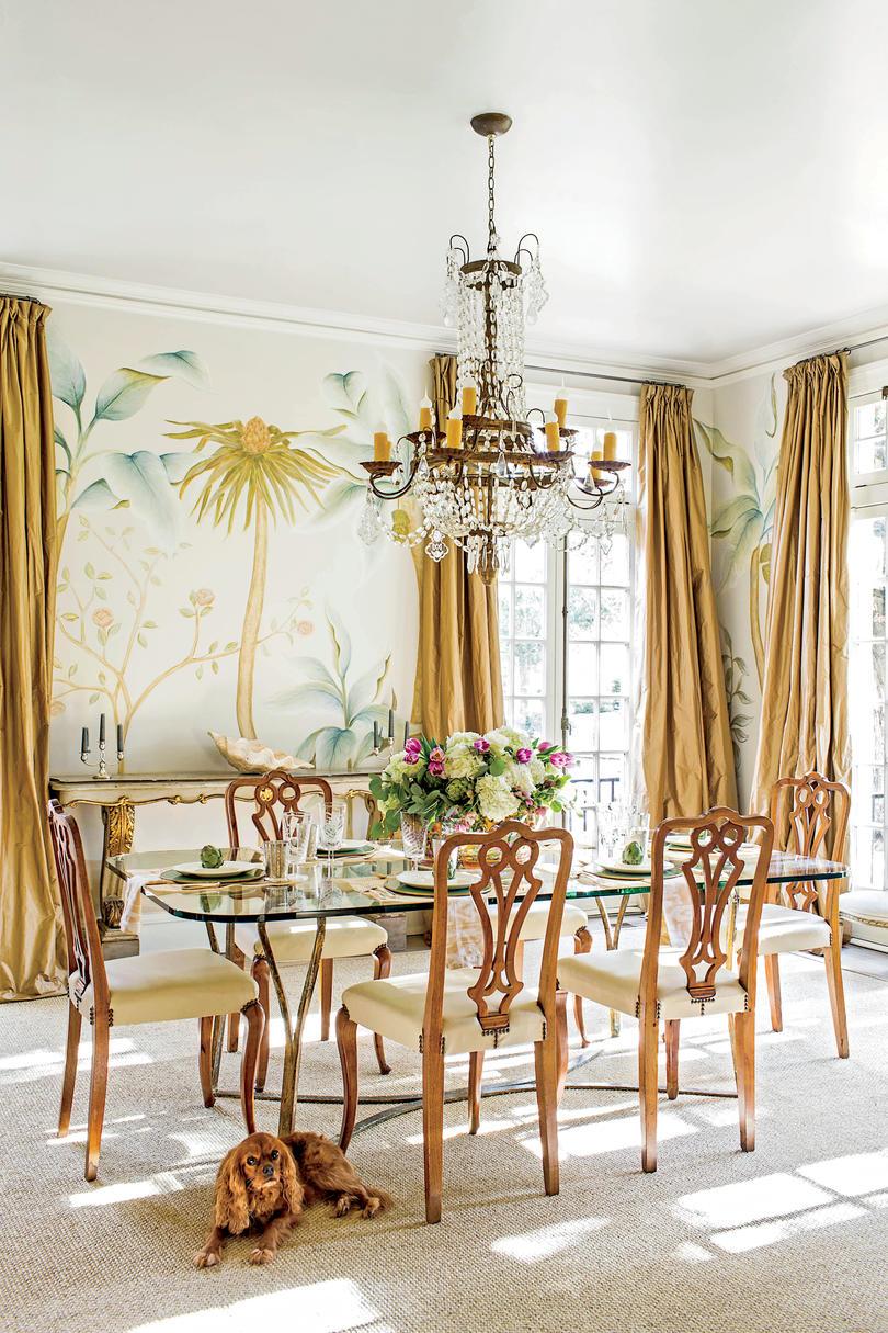 الجديد Orleans Dining Room with Palm Tree Mural