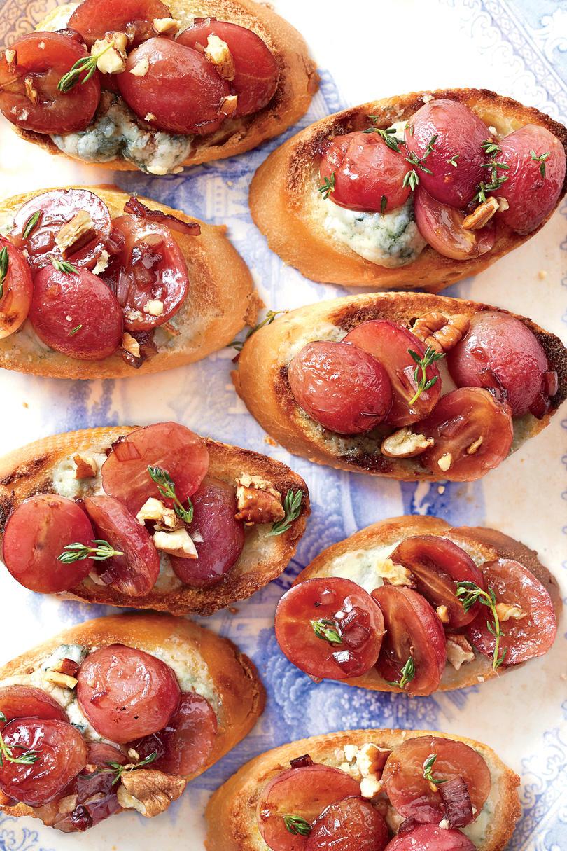 Azul Cheese Crostini with Balsamic-Roasted Grapes