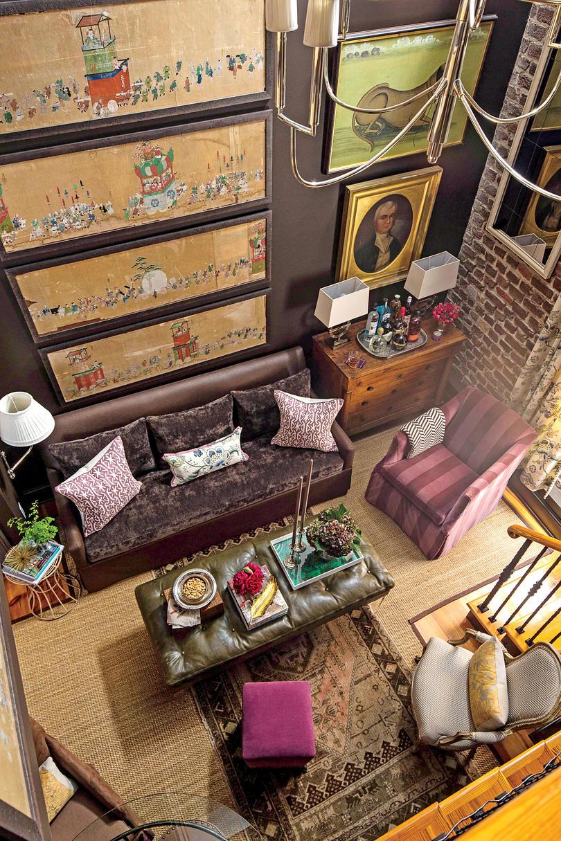 المعيشة Room with Brown Velvet Couch