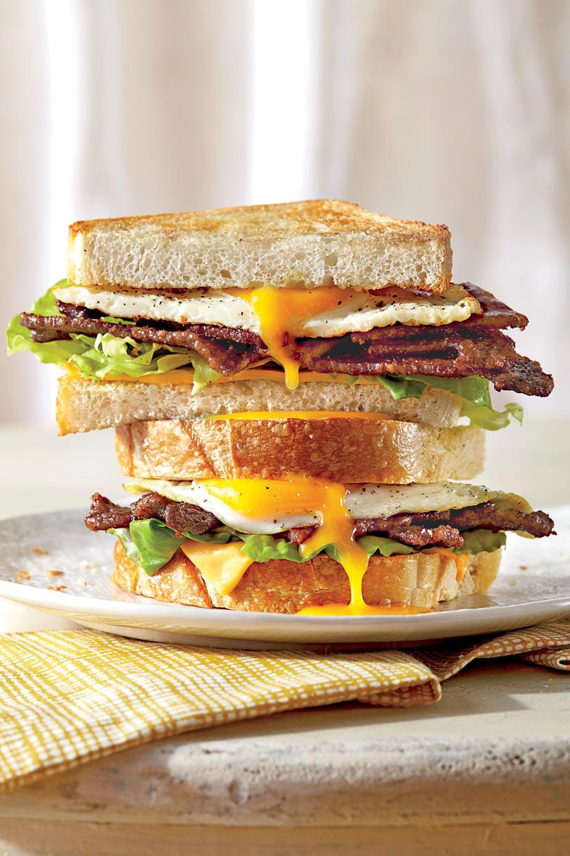 ال Ultimate Fried Egg Sandwich with BBQ Bacon