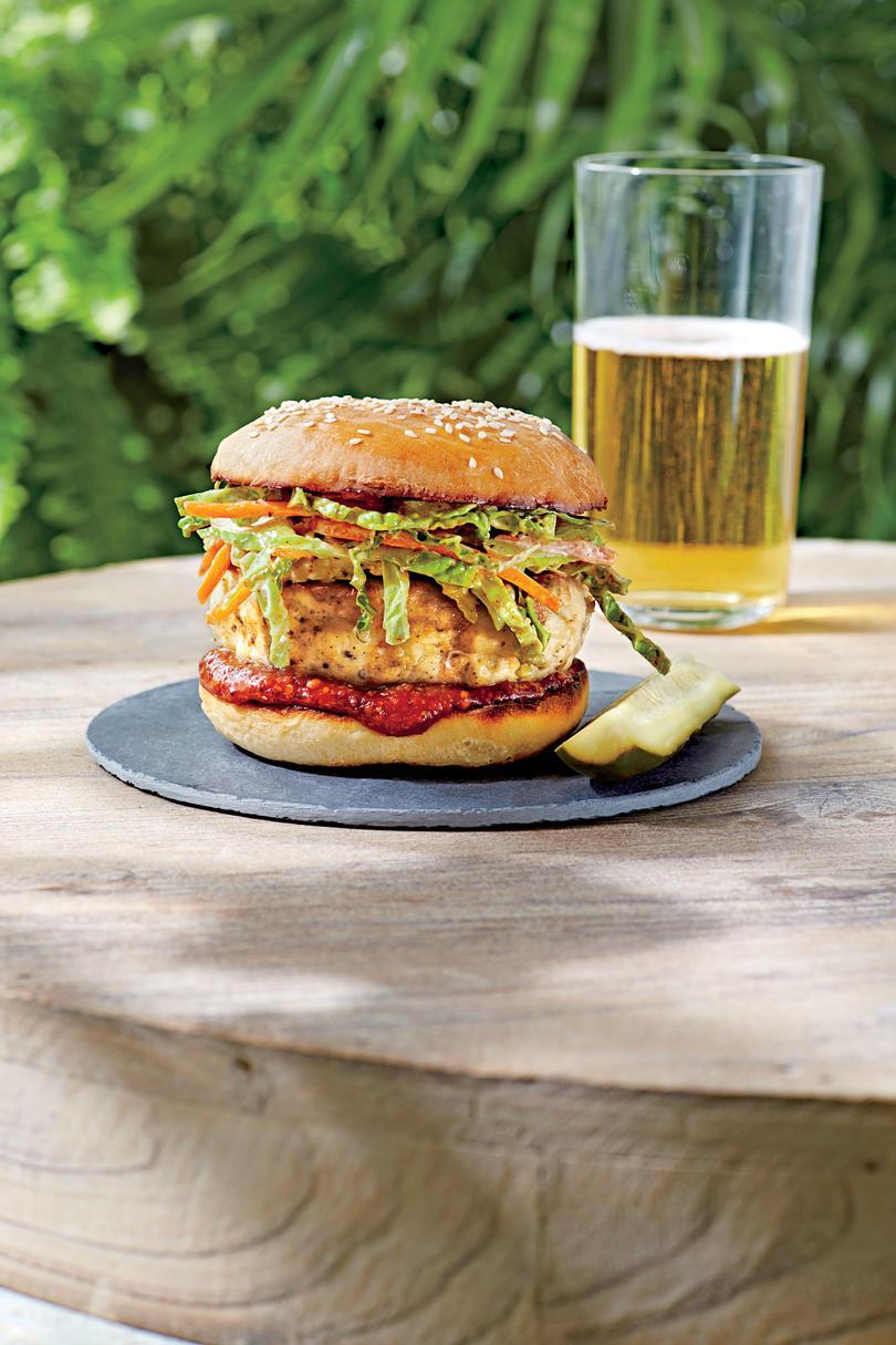 Каролина Chicken Burgers with Ancho Slaw