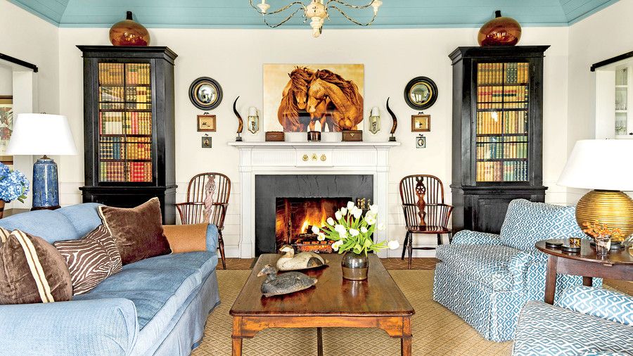أزرق and White Living Room