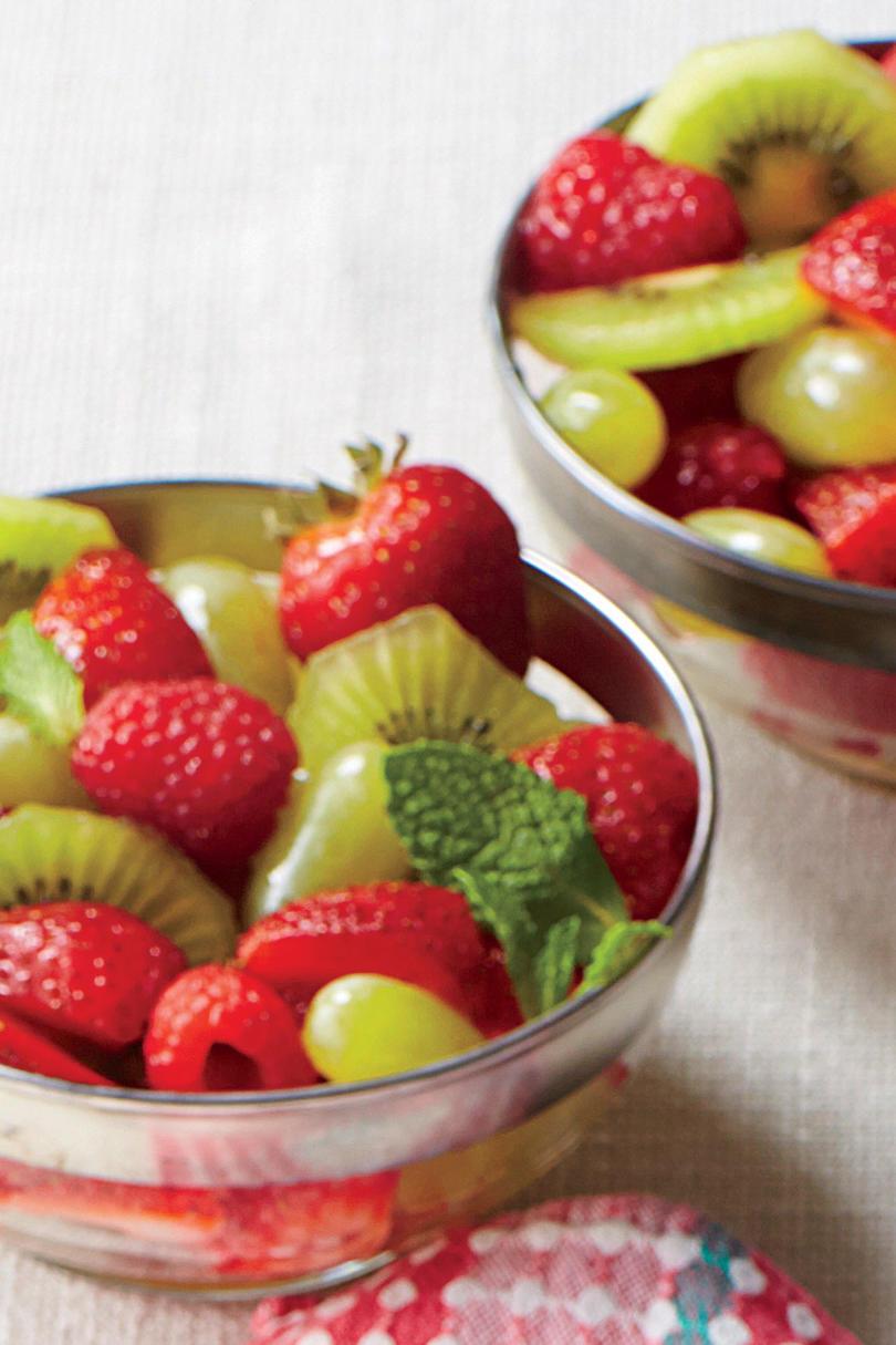 احتفالي Fruit Salad with Mint-Lime Simple Syrup