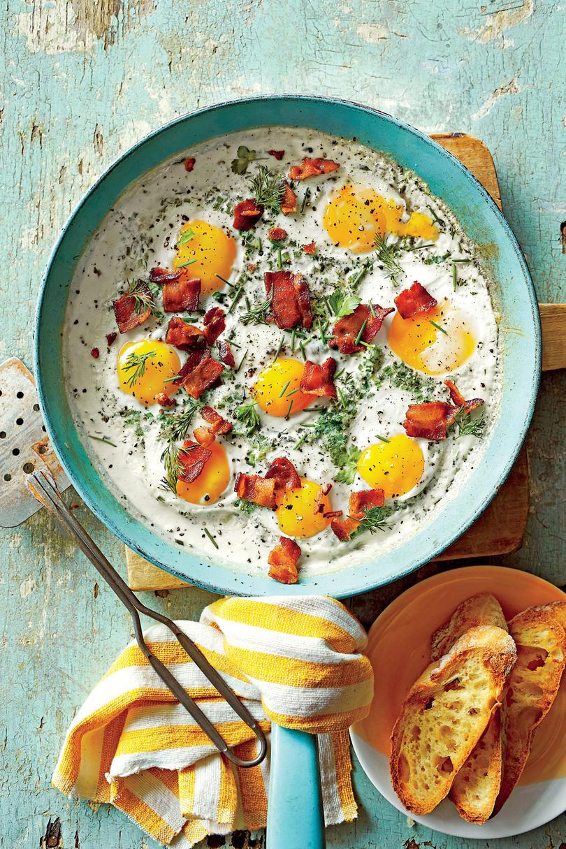دسم Baked Eggs with Herbs and Bacon