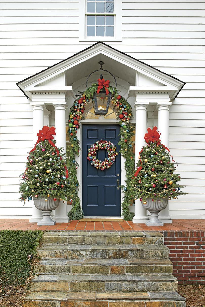 Navidad Exteriors Outfitted with Ornaments