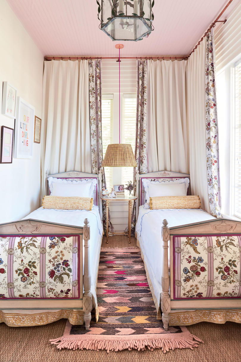 Мег Lonergan Houston Craftsman Pink Girls Bedroom