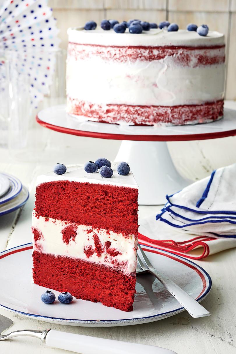 червен Velvet Ice-Cream Cake