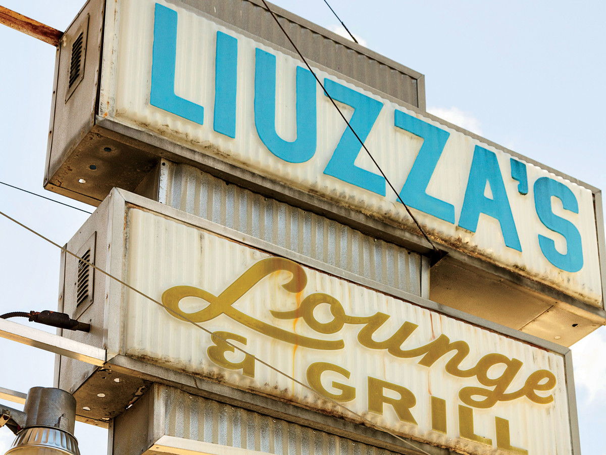 Liuzza's Signage