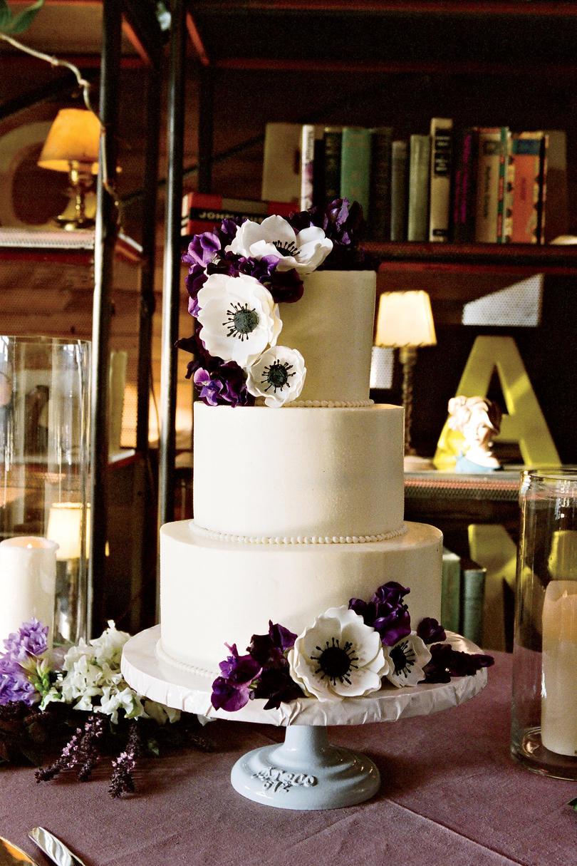 Cukrováni Anemones Wedding Cake