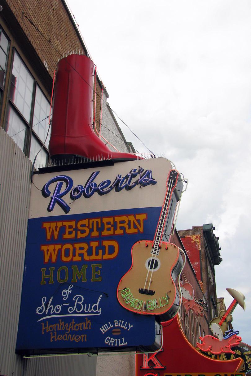 Робърт's Western World