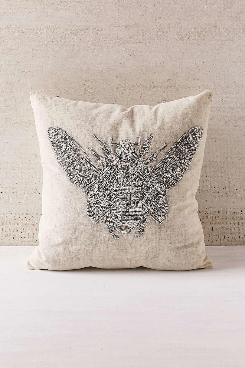 Bordado Beetle Pillow
