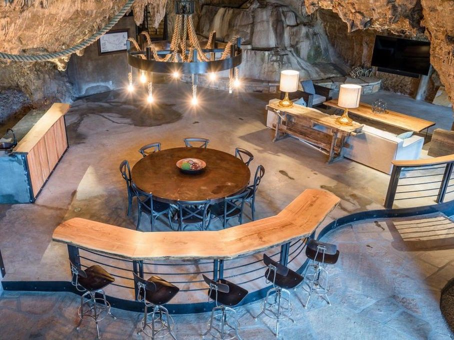 Арканзас Cave Home Dining Room