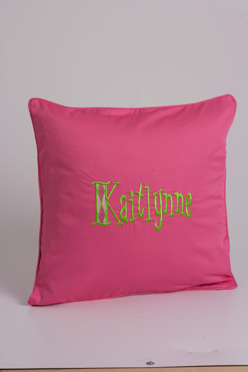 Con monograma Pillows for a Girl's Room