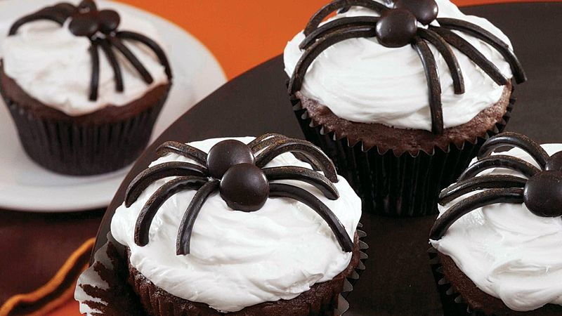 أسود and White Spider Cupcakes