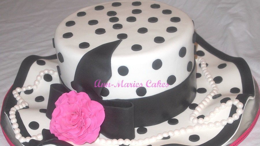 полка Dot and Pearls Derby Hat Cake