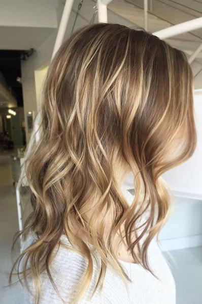 ライト Brown Hair with Buttery Blonde Highlights